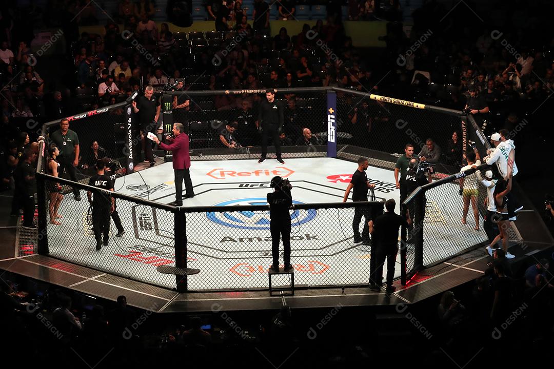 UFC Fight Night - Jan Blachowicz x Ronaldo Jacaré - Octógono, ginásio do estádio.