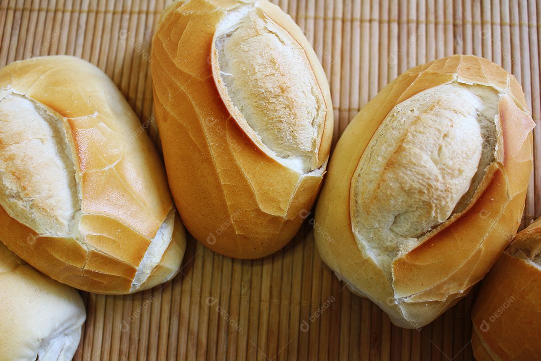 Pães sobre uma mesa padaria panificadora