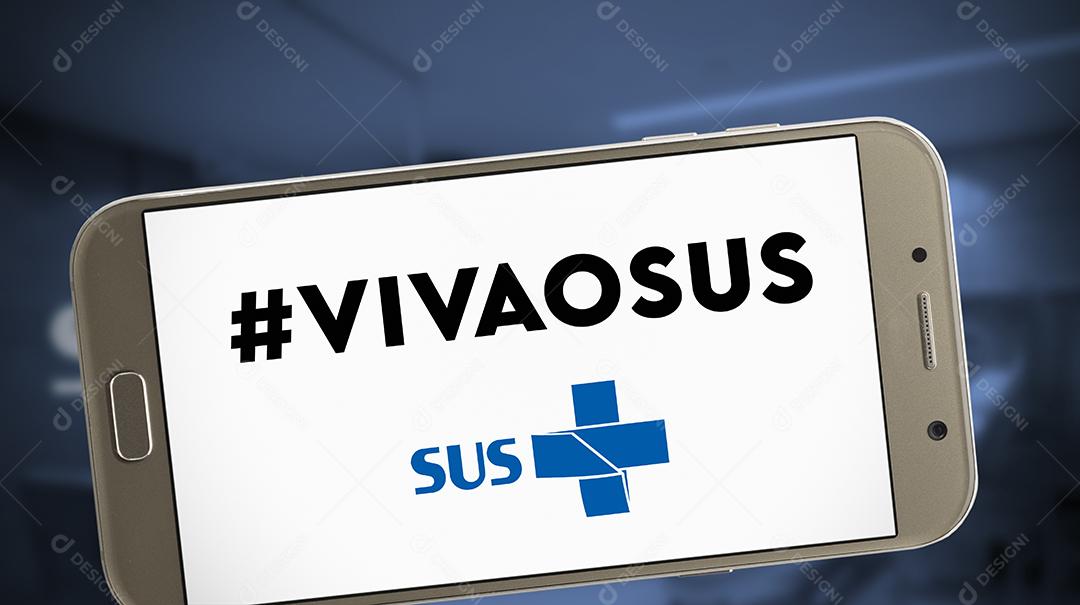 Slogan com logotipo do SUS na tela do smartphone.
