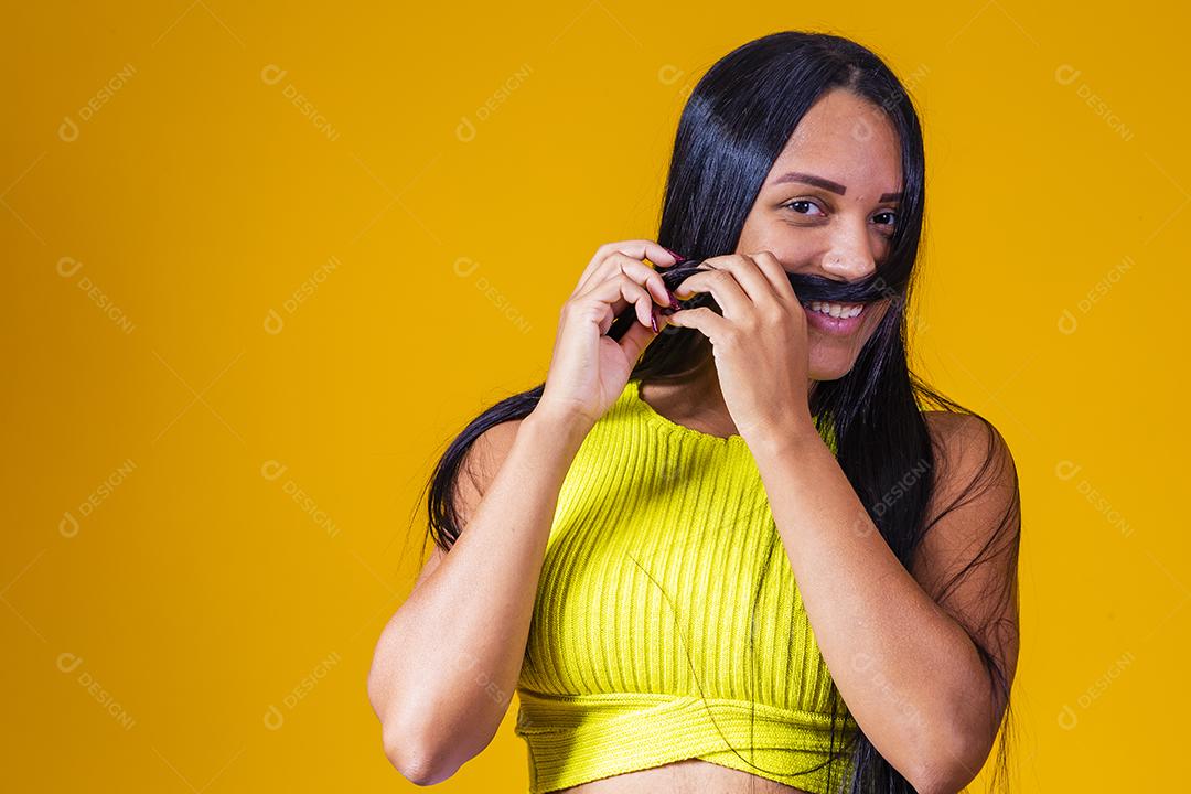 Conceito de beleza de cabelo longo e reto de mulher de cabelo bonito