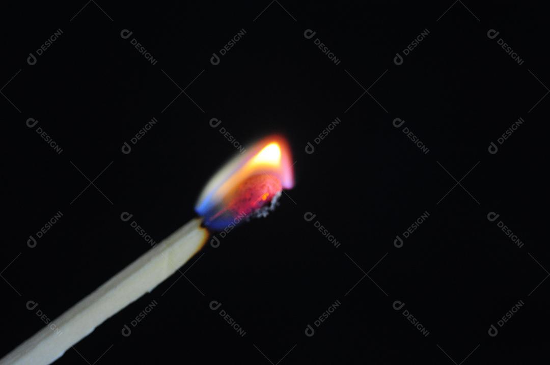 Palito de Fósforo com Fogo