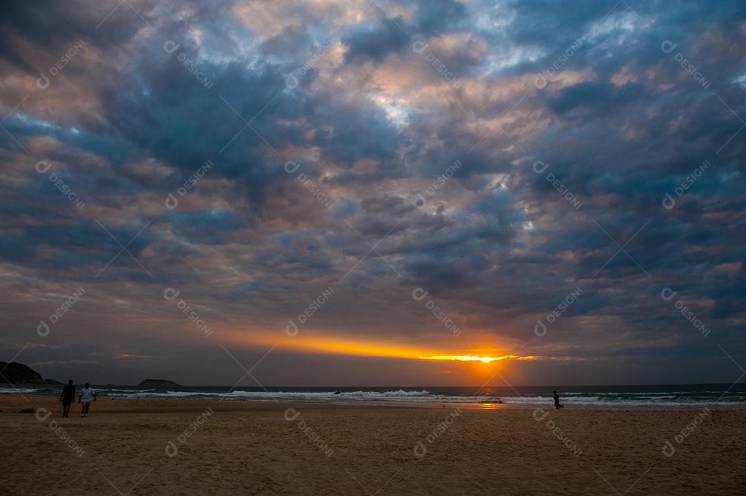 Nascer e pôr do sol em Itamambuca