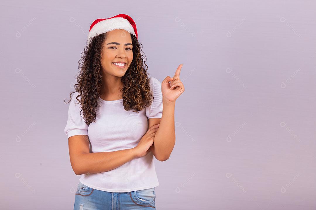 linda mulher usando chapeu papai noel natal fotos imagem