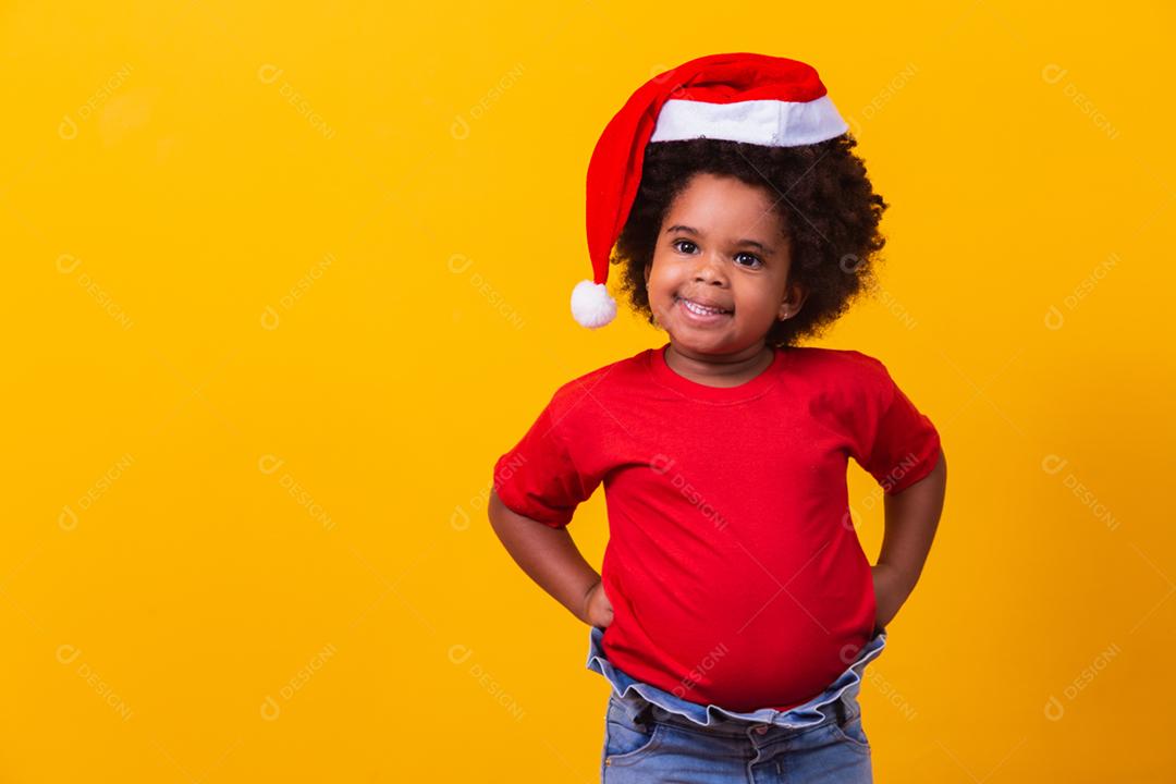 criança menina afro negra fotos imagens  familia natal comemoraçao gorro papai noel