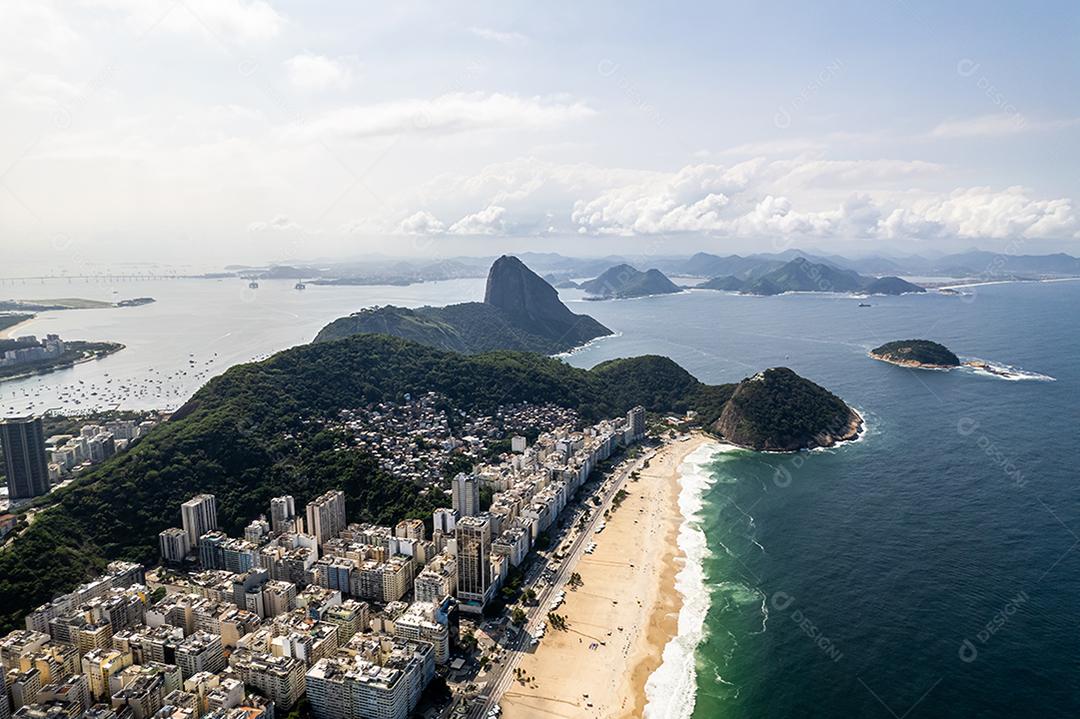 Praia de Copacabana, Rio de Janeiro, Brasil. Destinos de viagem de verão. Vista aérea.