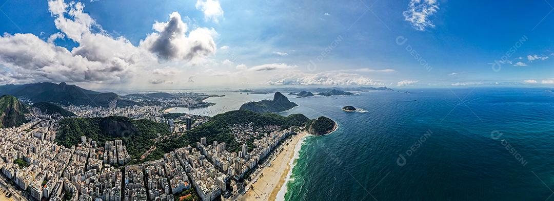 Praia de Copacabana, Rio de Janeiro, Brasil. Destinos de viagem de verão. Vista aérea.