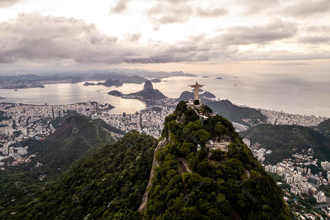 Rio de Janeiro, Brasil. Cristo redentor. Cidade do horizonte do Rio de Janeiro.