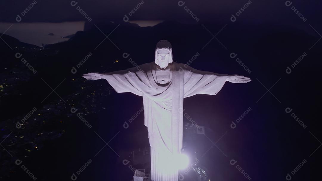 Rio de Janeiro, Brasil. Cristo redentor. Cidade do horizonte do Rio de Janeiro à noite.