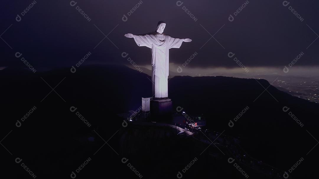 Rio de Janeiro, Brasil. Cristo redentor. Cidade do horizonte do Rio de Janeiro à noite.
