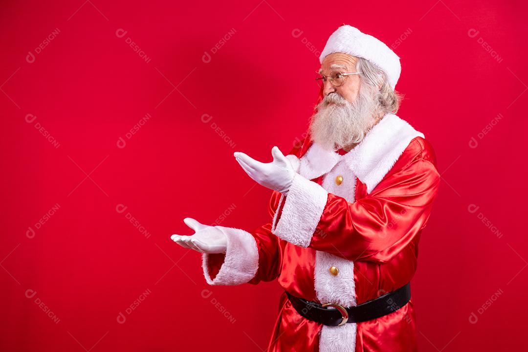 Papai Noel apontando de lado, promoção de publicidade de Natal, anúncio de desconto de Natal de ano novo