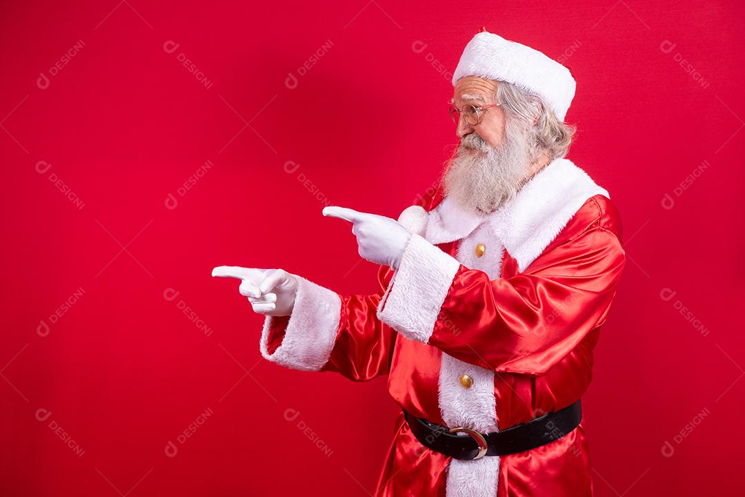 Papai Noel apontando de lado, promoção de publicidade de Natal, anúncio de desconto de Natal de ano novo