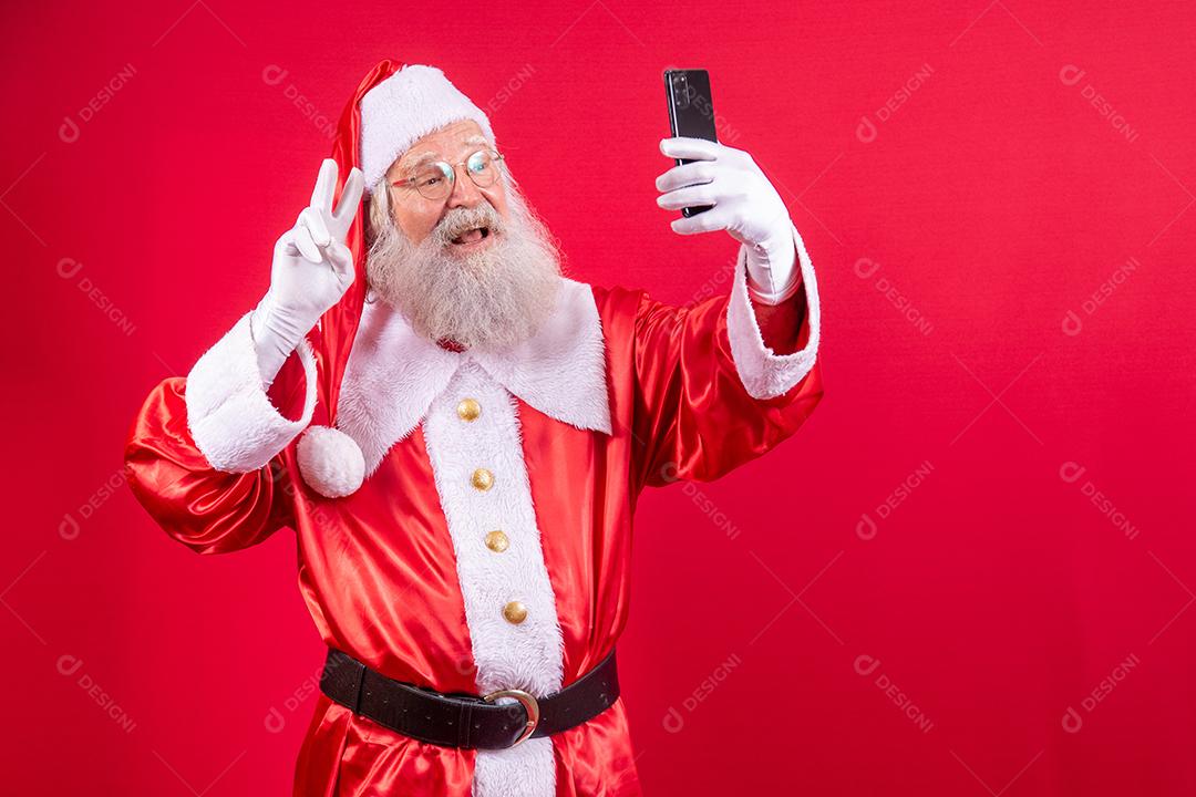 Papai Noel fazendo uma selfie com o smartphone