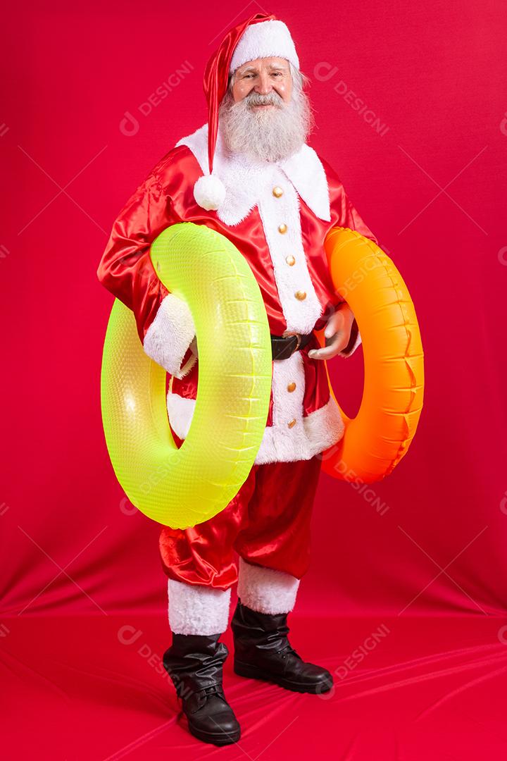 Papai Noel vai de férias no verão