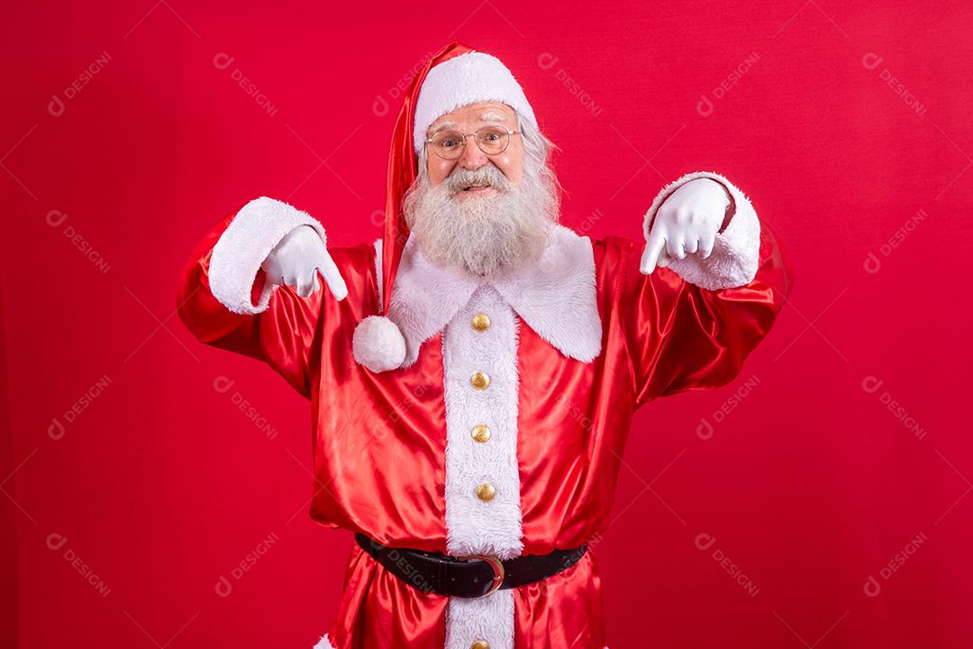verdadeiro Papai Noel apontando para baixo