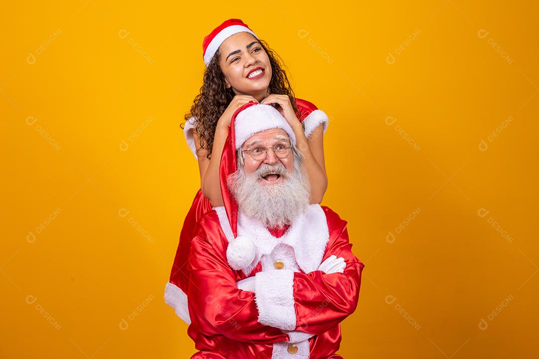 Papai Noel e noelete em clima de feliz natal. Feliz Natal