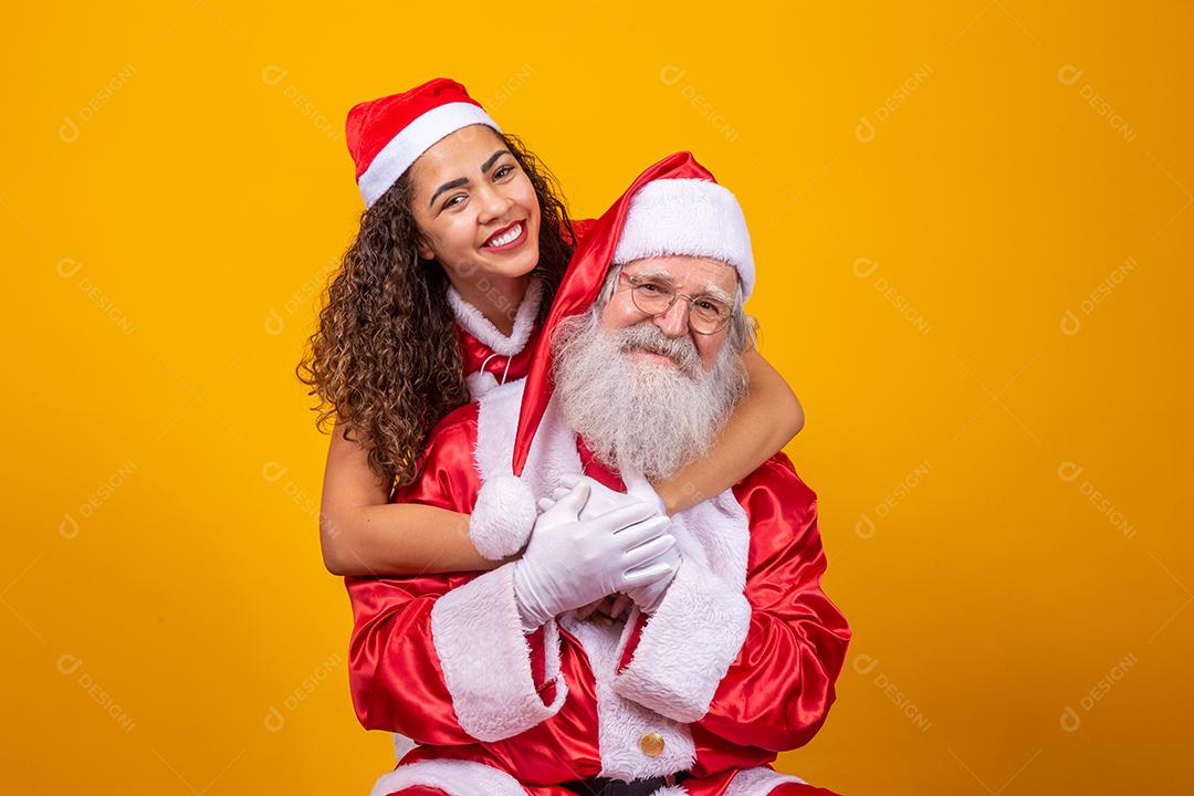 Papai Noel e noelete em clima de feliz natal. Feliz Natal