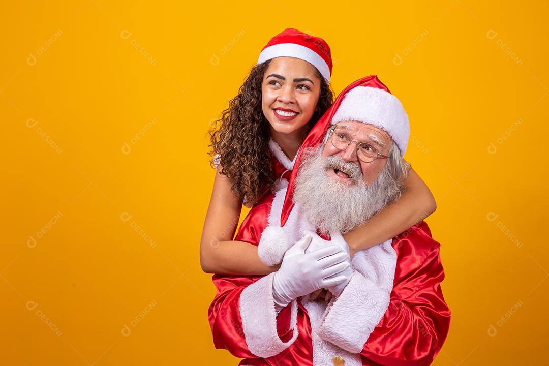 Papai Noel e noelete em clima de feliz natal. Feliz Natal