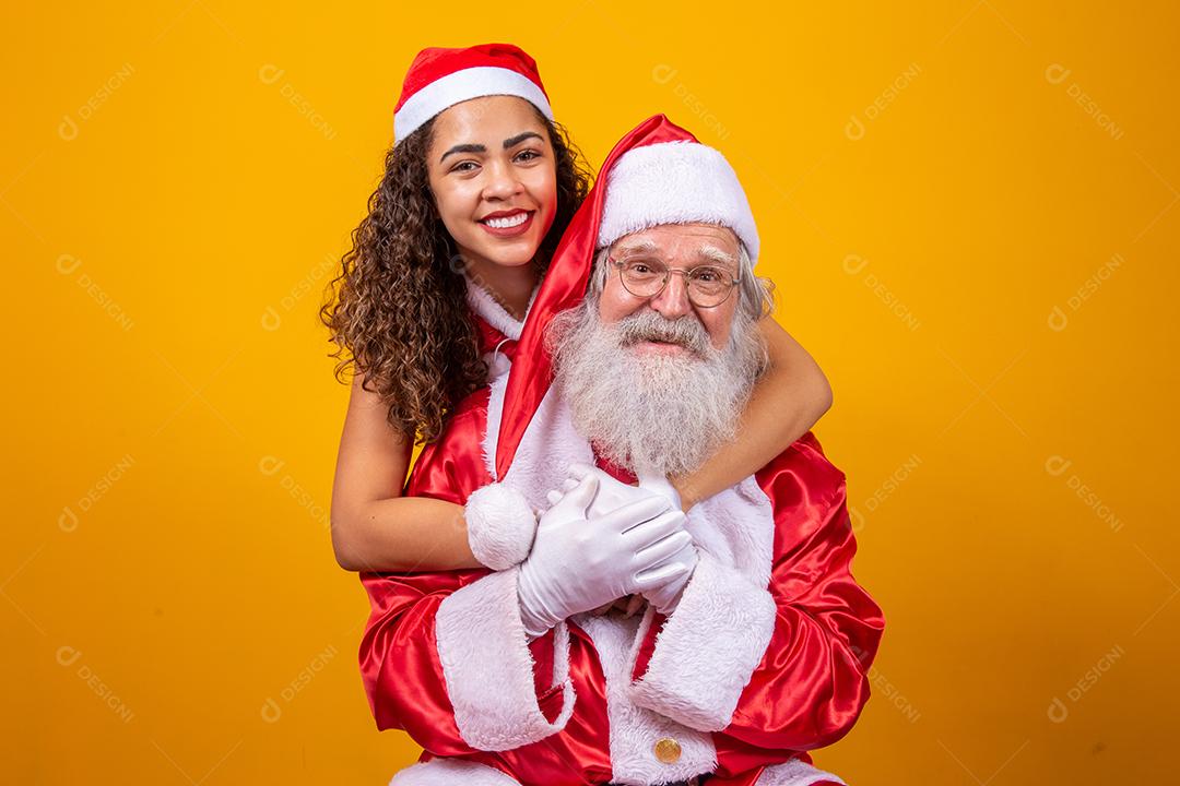 Papai Noel e noelete em clima de feliz natal. Feliz Natal