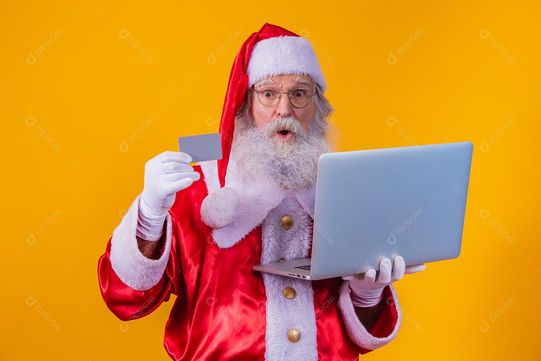 Papai Noel comprando online. Papai Noel comprando online