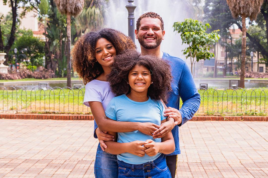 pais e filha no parque