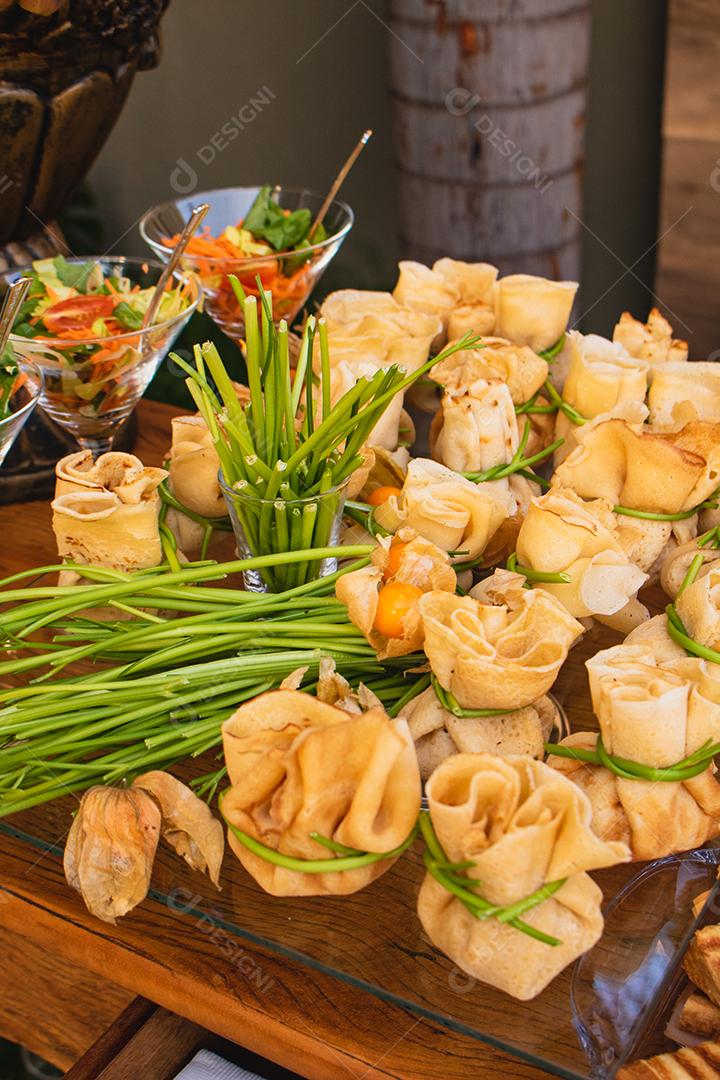 Deliciosa panqueca fechada com recheio