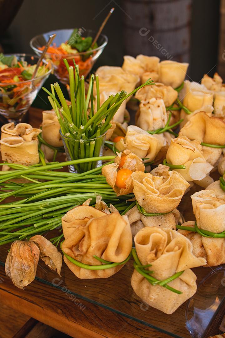 Deliciosa panqueca fechada com recheio