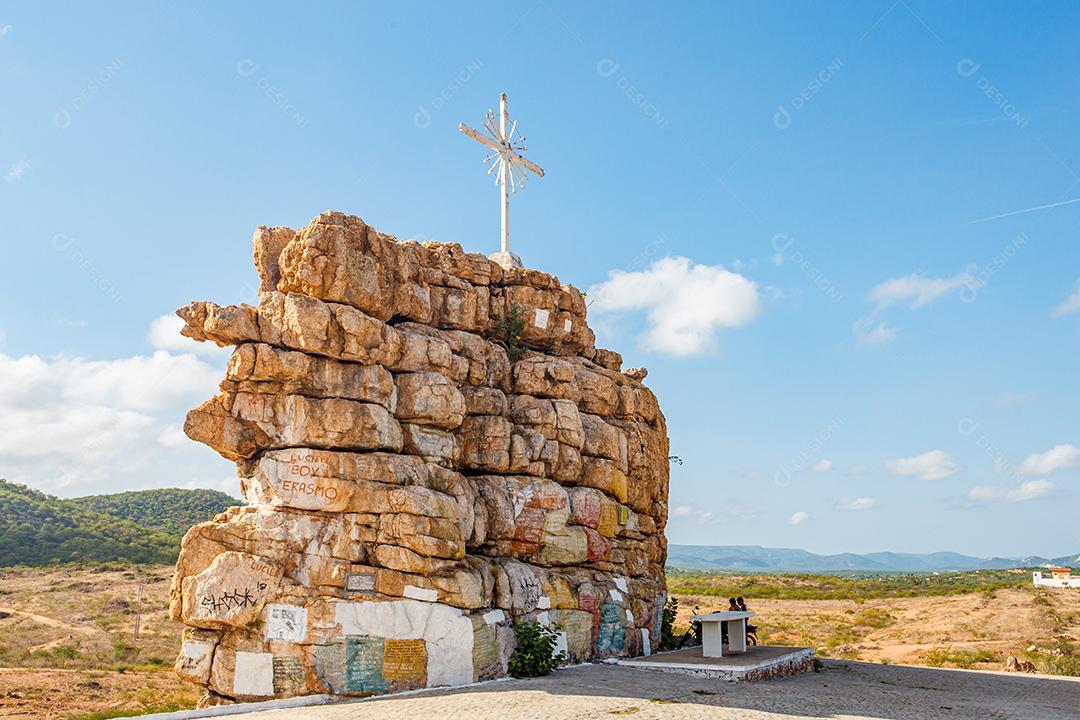 Currais Novos, Rio Grande do Norte, Brasil - 12 de março de 2021: foto do cruzeiro de rocha geográfica