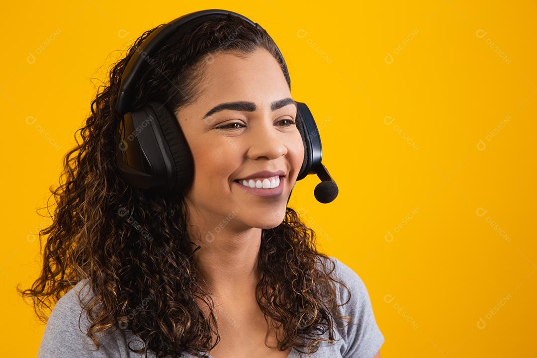 Entre em contato com o serviço de call center. Suporte ao cliente, vendas femininas