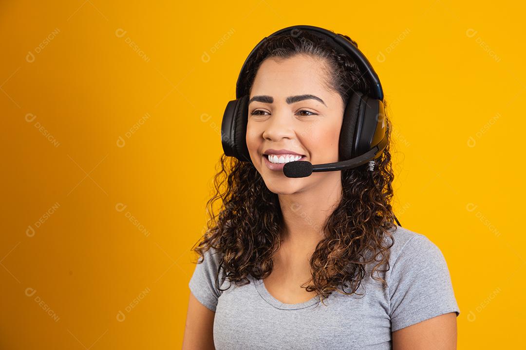 Entre em contato com o serviço de call center. Suporte ao cliente, vendas femininas