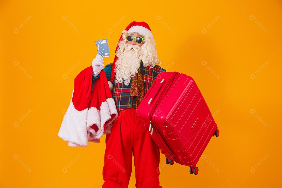 Papai Noel segurando o passaporte brasileiro