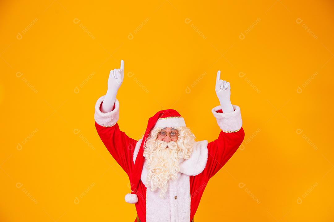 Papai Noel apontando  Desconto, marketing, vendas, publicidade, brindes, hora de vender presentes! o Natal está chegando