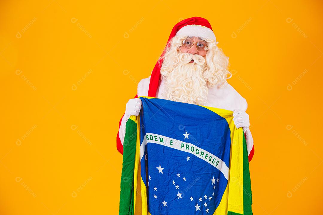 Papai Noel é fã do Brasil. Apoiador de Papai Noel do sutiã