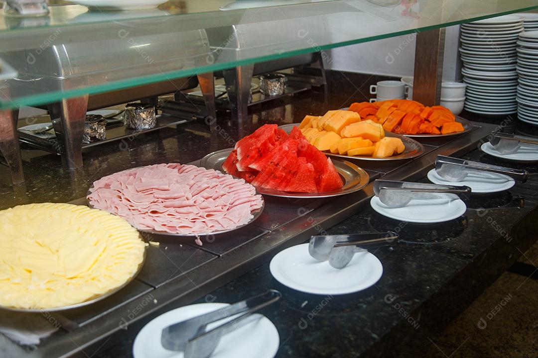 Restaurante comida sobre estufa banquetes hotel