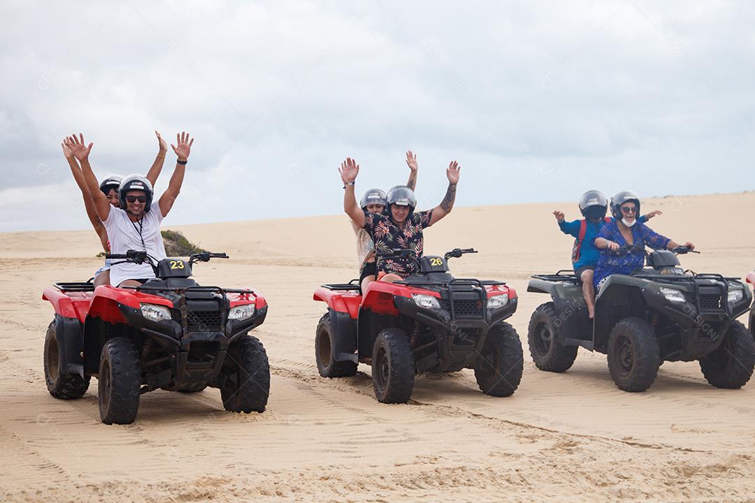 Natal, Rio Grande do Norte, Brasil - 12 de março de 2021: Passeio de casal