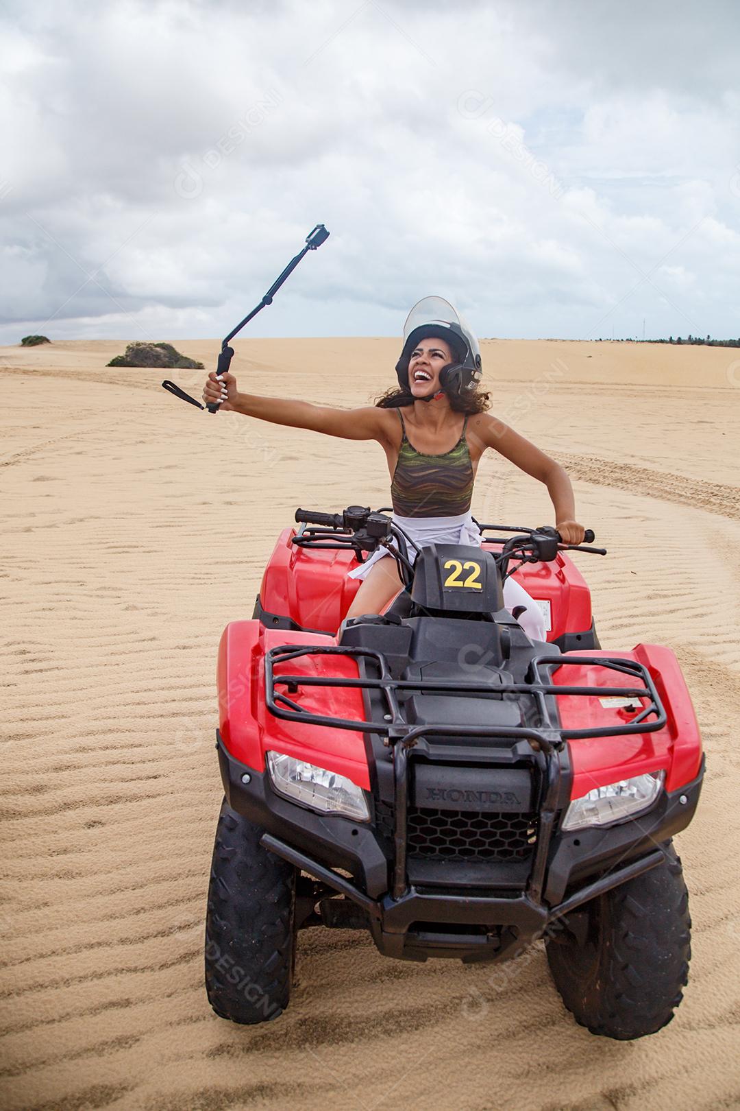 Natal, Rio Grande do Norte, Brasil - 12 de março de 2021: Passeio de casal