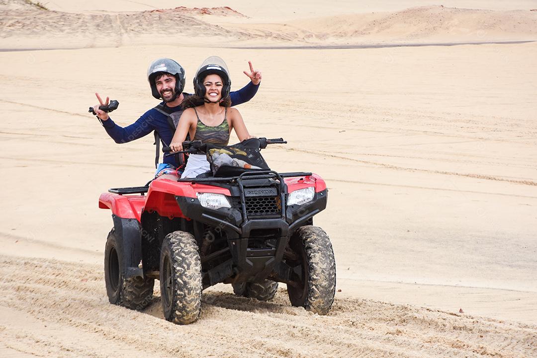 Natal, Rio Grande do Norte, Brasil - 12 de março de 2021: Passeio de casal