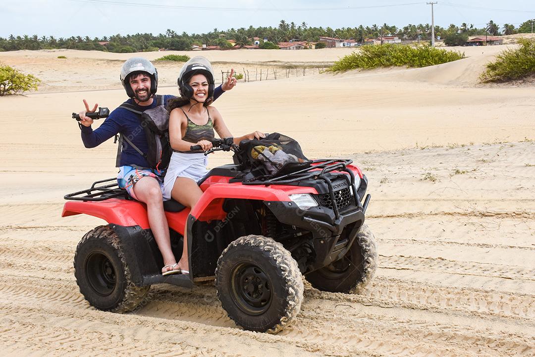 Natal, Rio Grande do Norte, Brasil - 12 de março de 2021: Passeio de casal