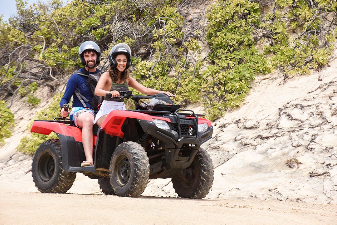 Natal, Rio Grande do Norte, Brasil - 12 de março de 2021: Passeio de casal