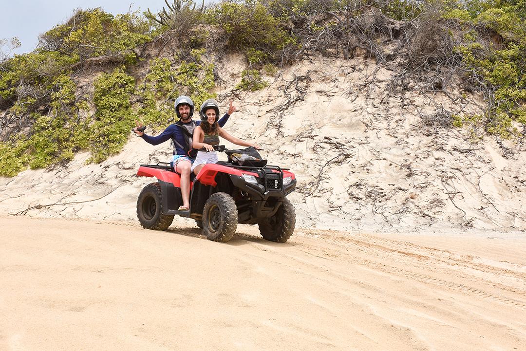 Natal, Rio Grande do Norte, Brasil - 12 de março de 2021: Passeio de casal