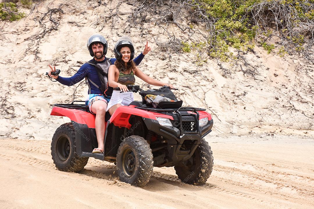 Natal, Rio Grande do Norte, Brasil - 12 de março de 2021: Passeio de casal