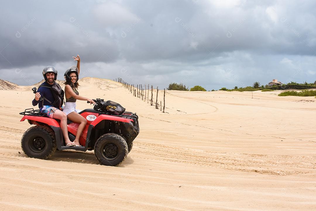 Natal, Rio Grande do Norte, Brasil - 12 de março de 2021: Passeio de casal