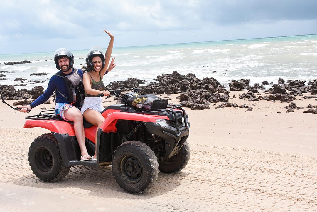 Natal, Rio Grande do Norte, Brasil - 12 de março de 2021: Passeio de casal
