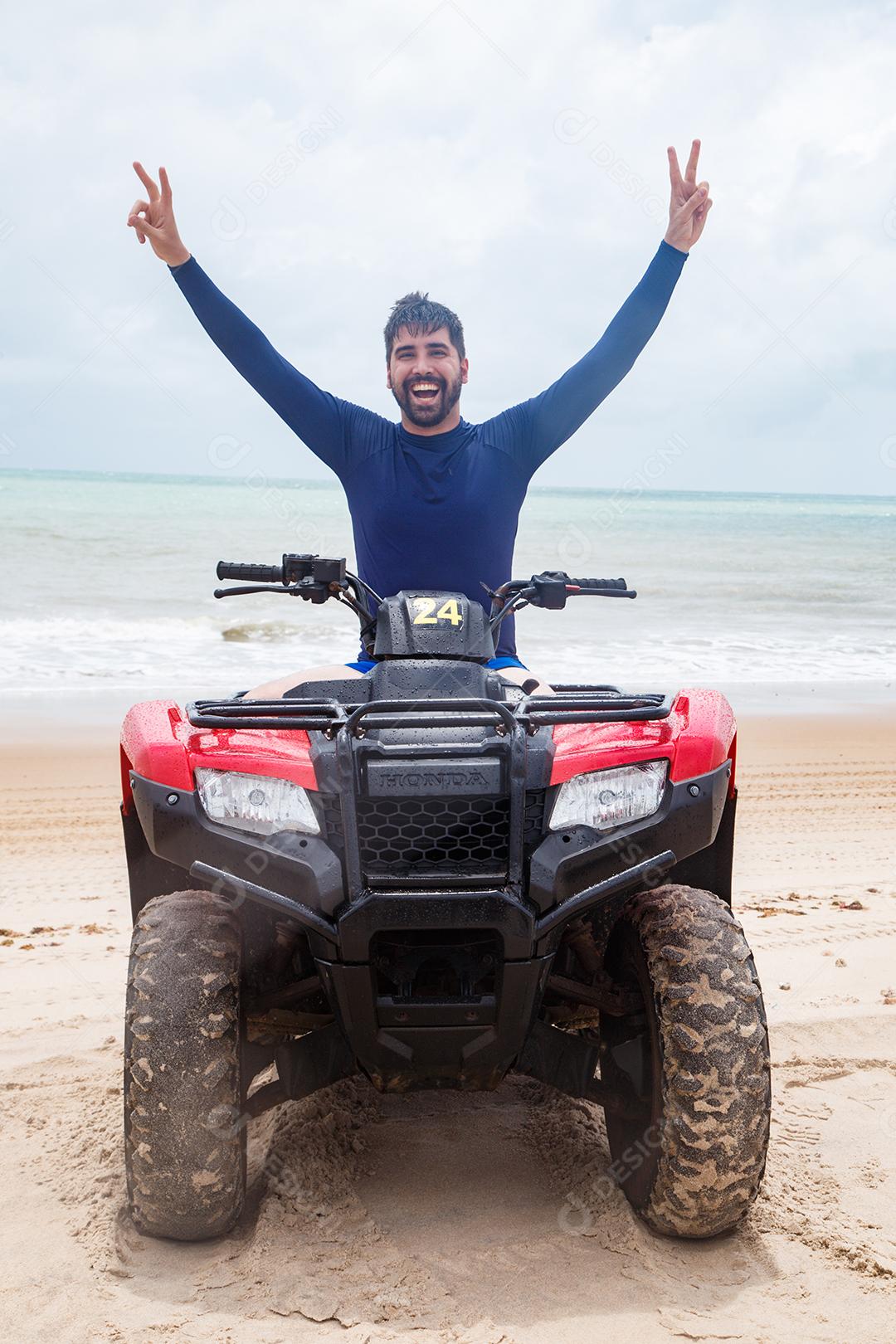 Natal, Rio Grande do Norte, Brasil - 12 de março de 2021: Passeio de quadriciclo em Maracajau no Rio Grande do Norte