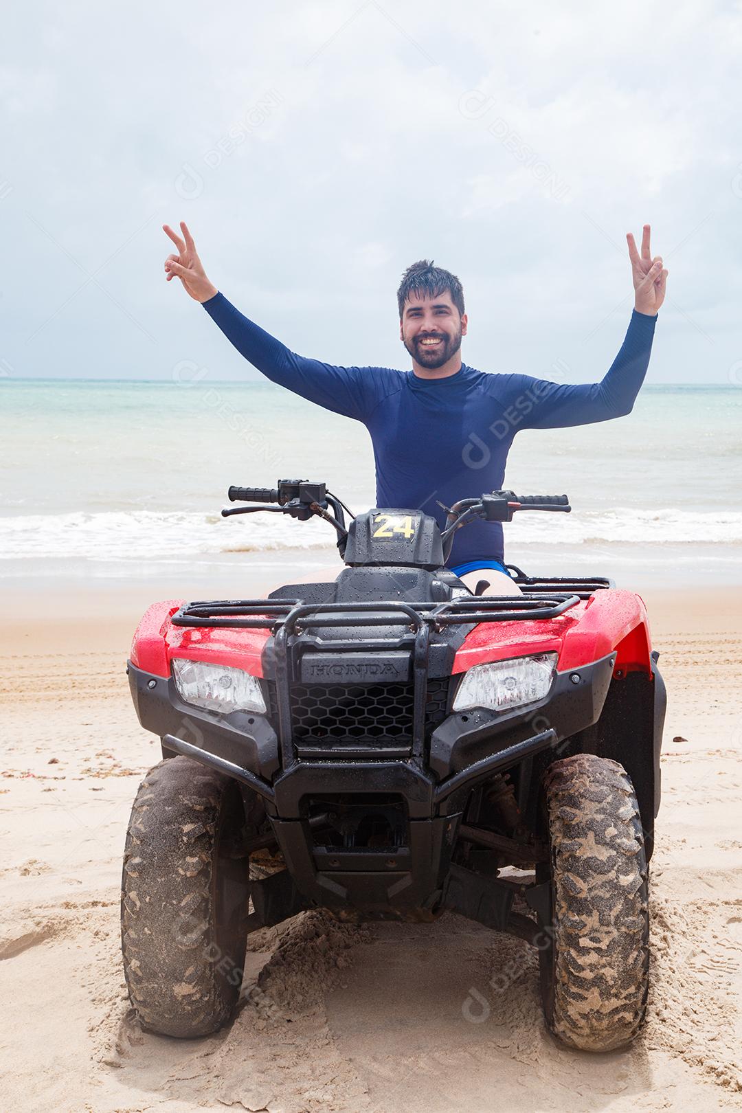 Natal, Rio Grande do Norte, Brasil - 12 de março de 2021: Passeio de quadriciclo em Maracajau no Rio Grande do Norte