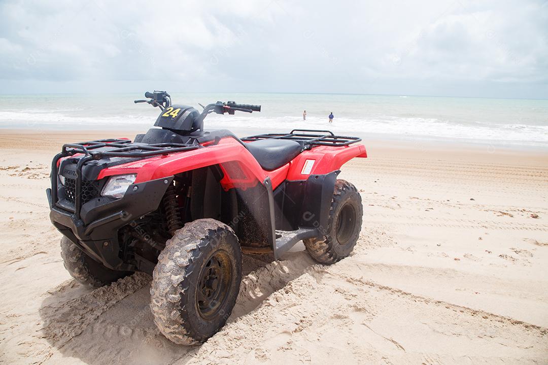 Natal, Rio Grande do Norte, Brasil - 12 de março de 2021: Passeio de quadriciclo em Maracajau no Rio Grande do Norte