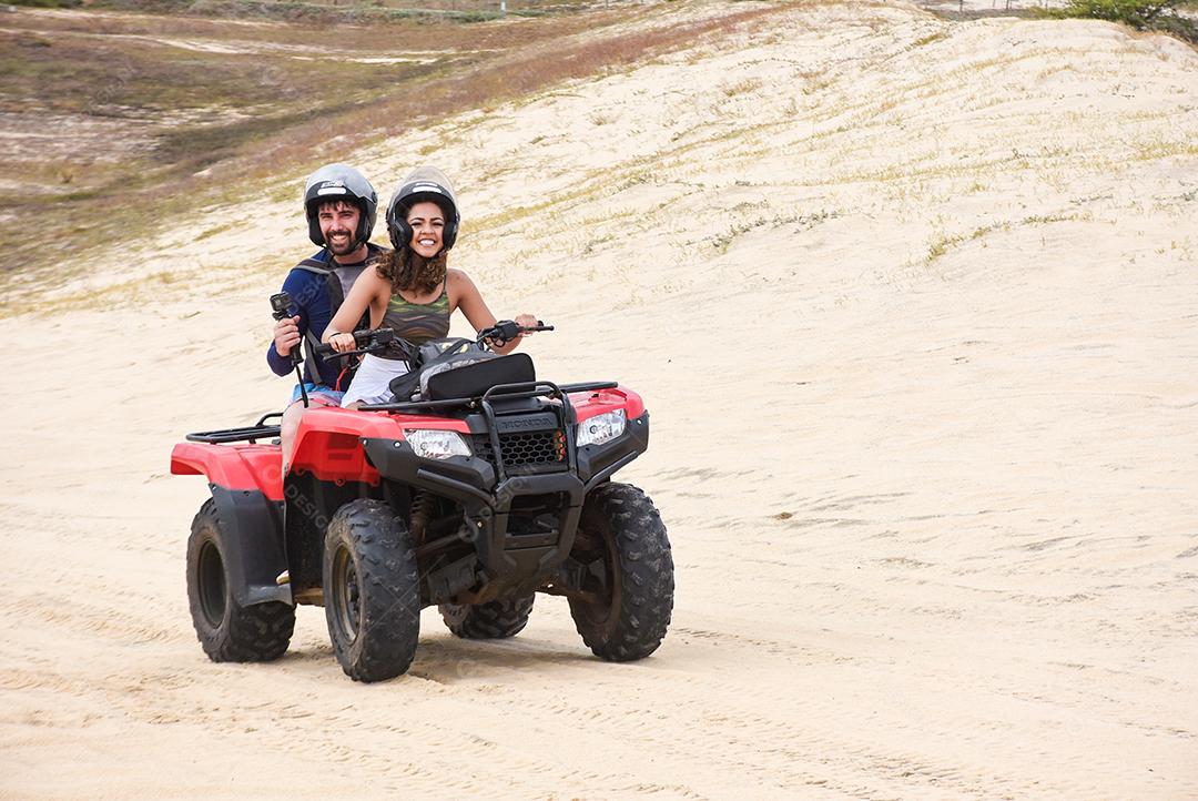 Natal, Rio Grande do Norte, Brasil - 12 de março de 2021: Passeio de casal
