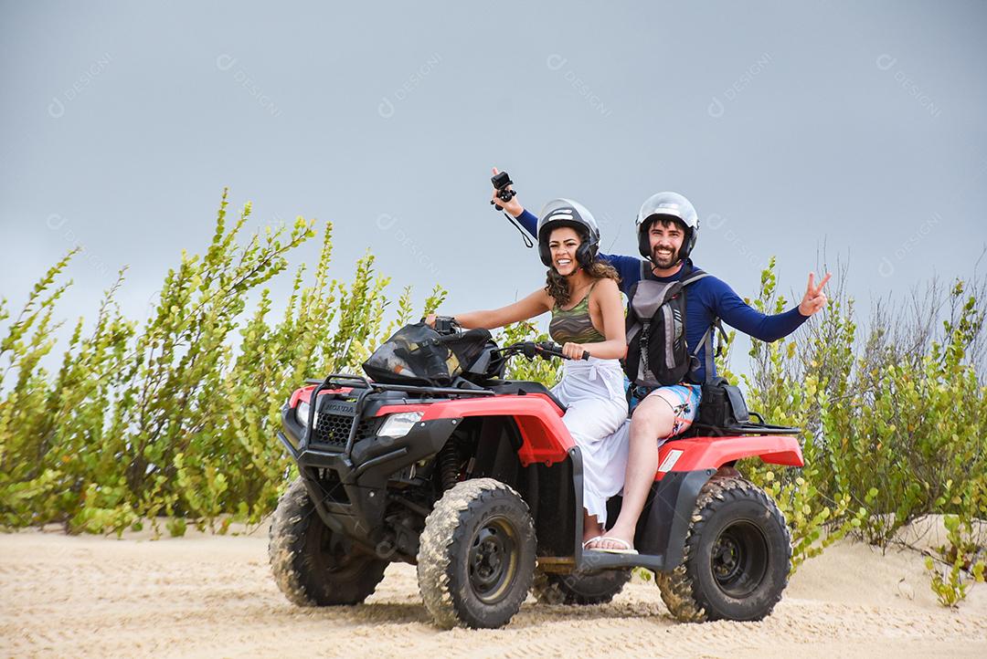 Natal, Rio Grande do Norte, Brasil - 12 de março de 2021: Passeio de casal