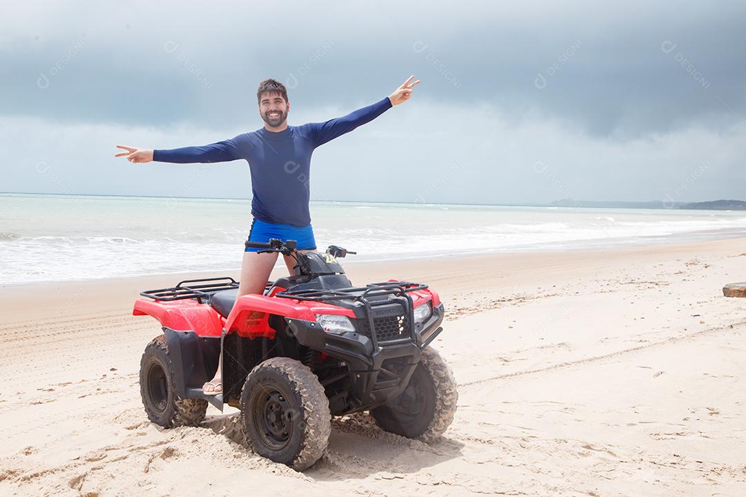 Natal, Rio Grande do Norte, Brasil - 12 de março de 2021: Passeio de quadriciclo