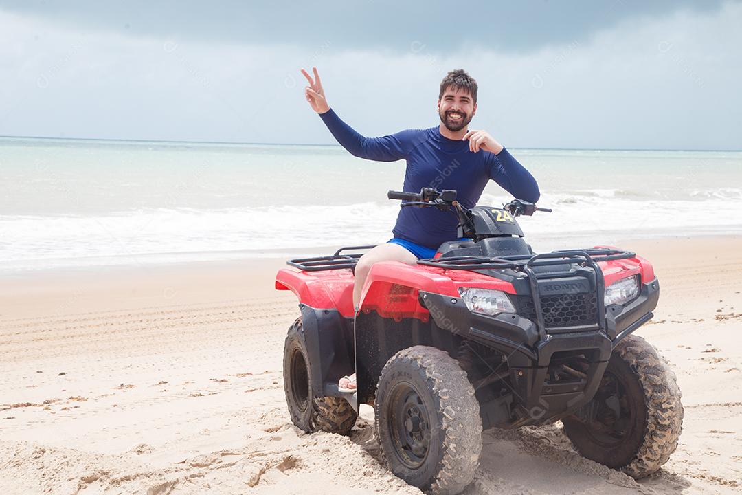 Natal, Rio Grande do Norte, Brasil - 12 de março de 2021: Passeio de quadriciclo
