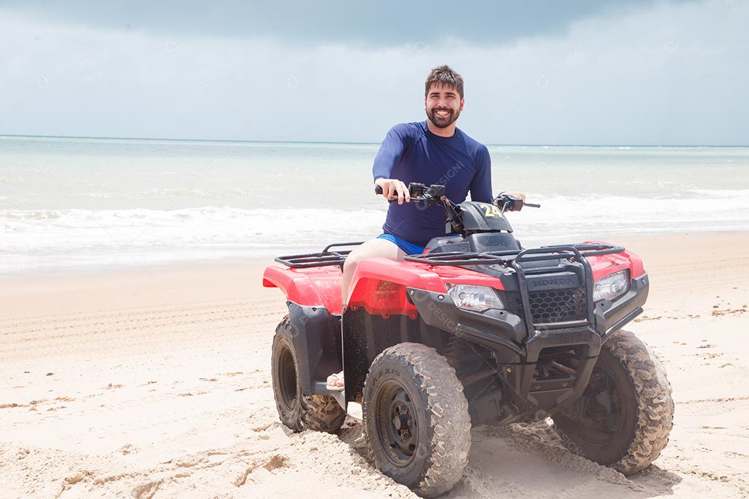 Natal, Rio Grande do Norte, Brasil - 12 de março de 2021: Passeio de quadriciclo